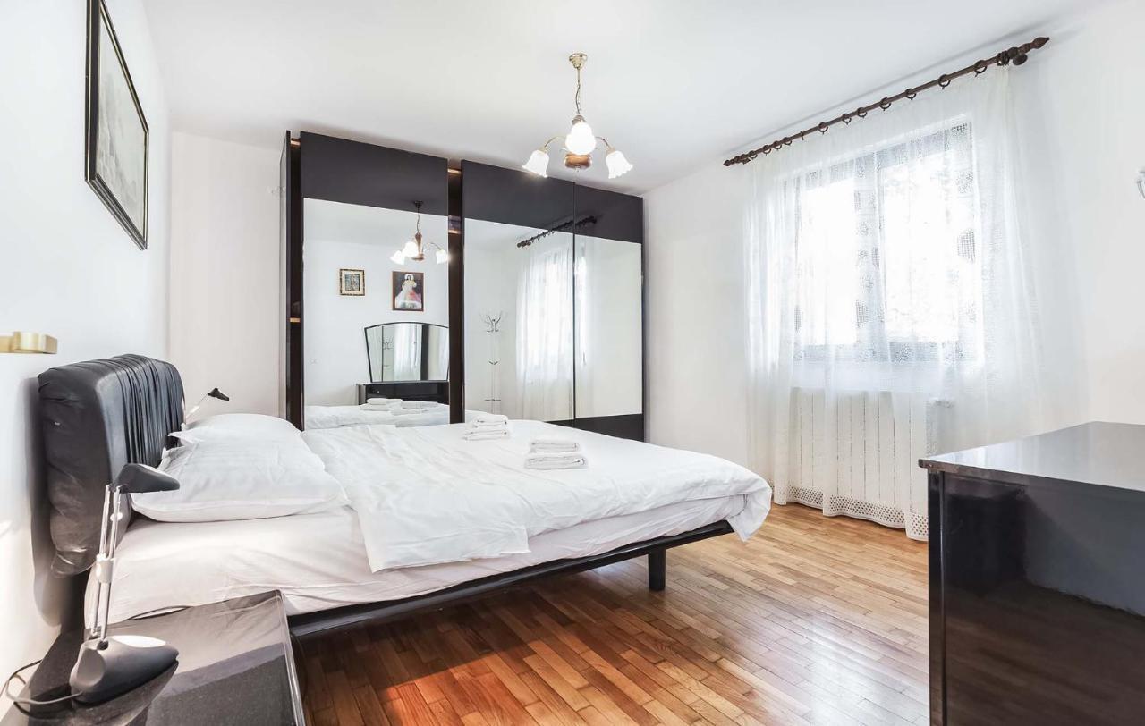 Rino, Apartment *
