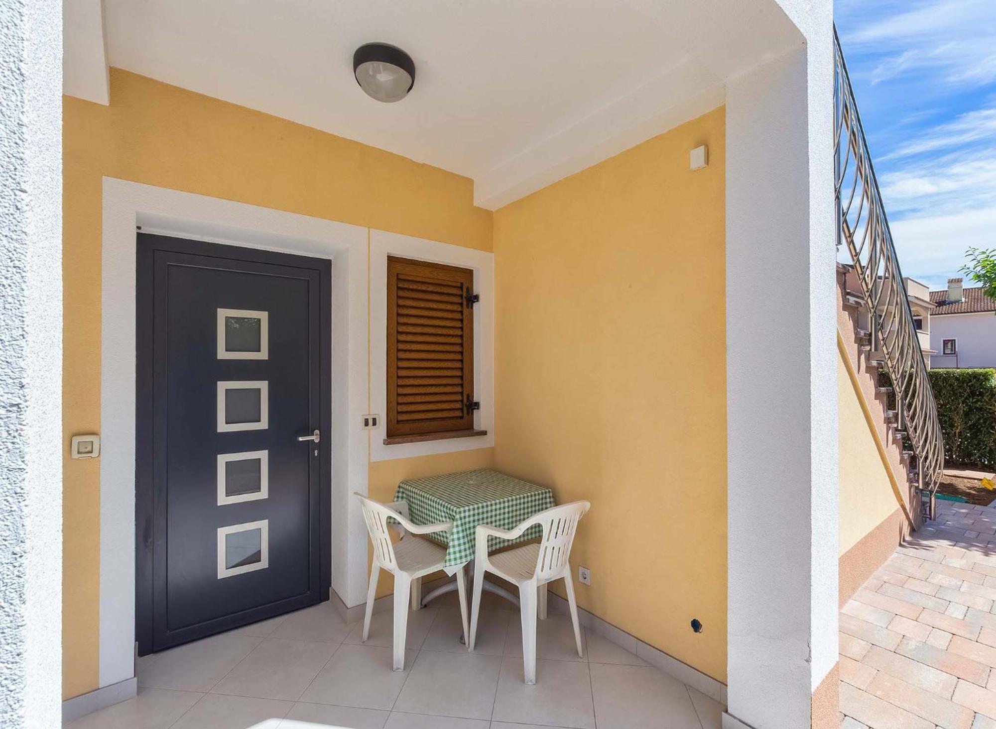 Rino, Apartment *
